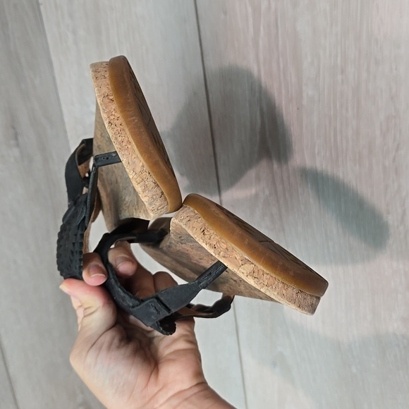 Ugg Women Ayden II Ankle Leather Wood Sandals T strap Sandals shoes sz 7 - Picture 4 of 11